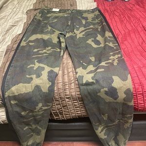 Am selling fashion Nova pants